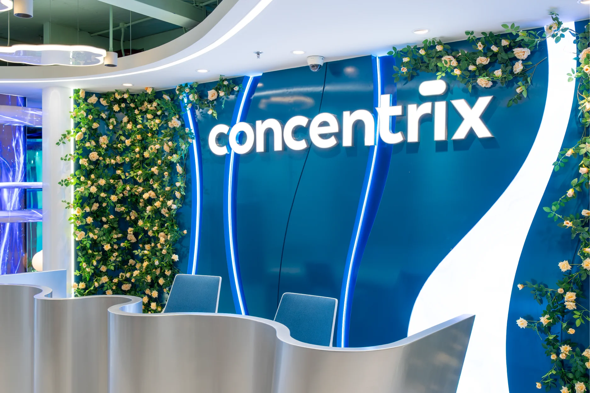 Branding, signage và graphic tích hợp trong thiết kế nội thất văn phòng